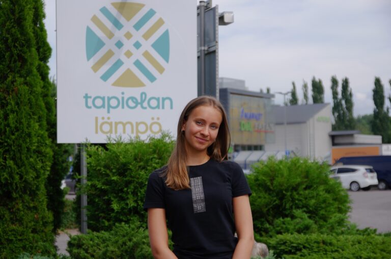 Kesätyöntekijä Tiitu Pellas kertoo työstään kiinteistöassistentin avustajana.